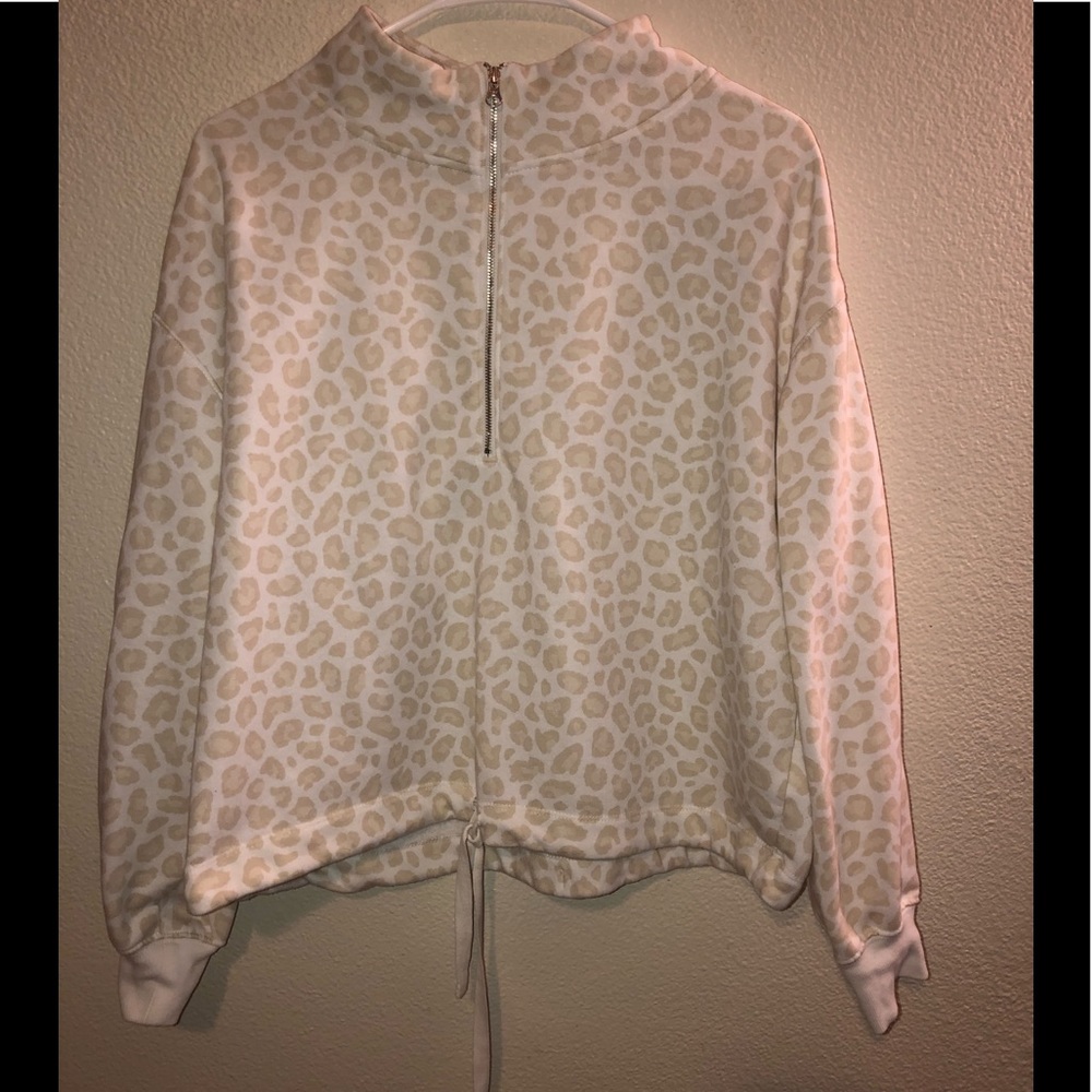 Leopard print synch pullover.
